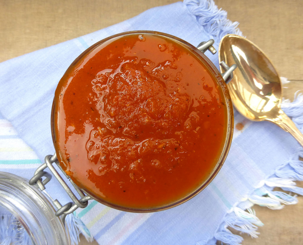 Homemade chilli tomato sauce (no refined sugar)