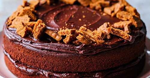 Easy Egg-free Chocolate Cake (& vegan option)