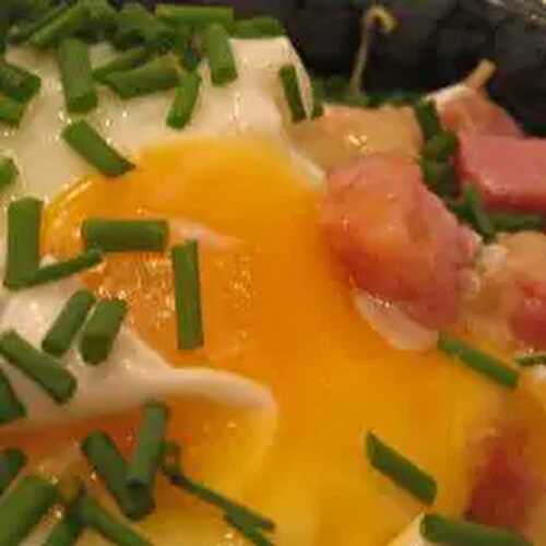 Poached Eggs with Tomatoes and Ham