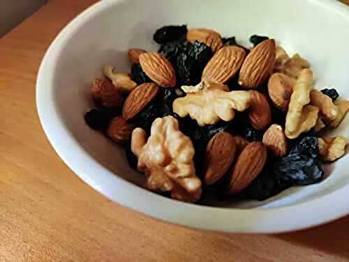 Reasons to Eat a Handful Of Nuts Every Single Day