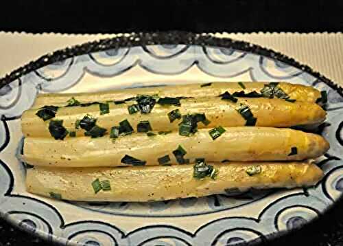White Asparagus with Butter and Chives, cooking white asparagus