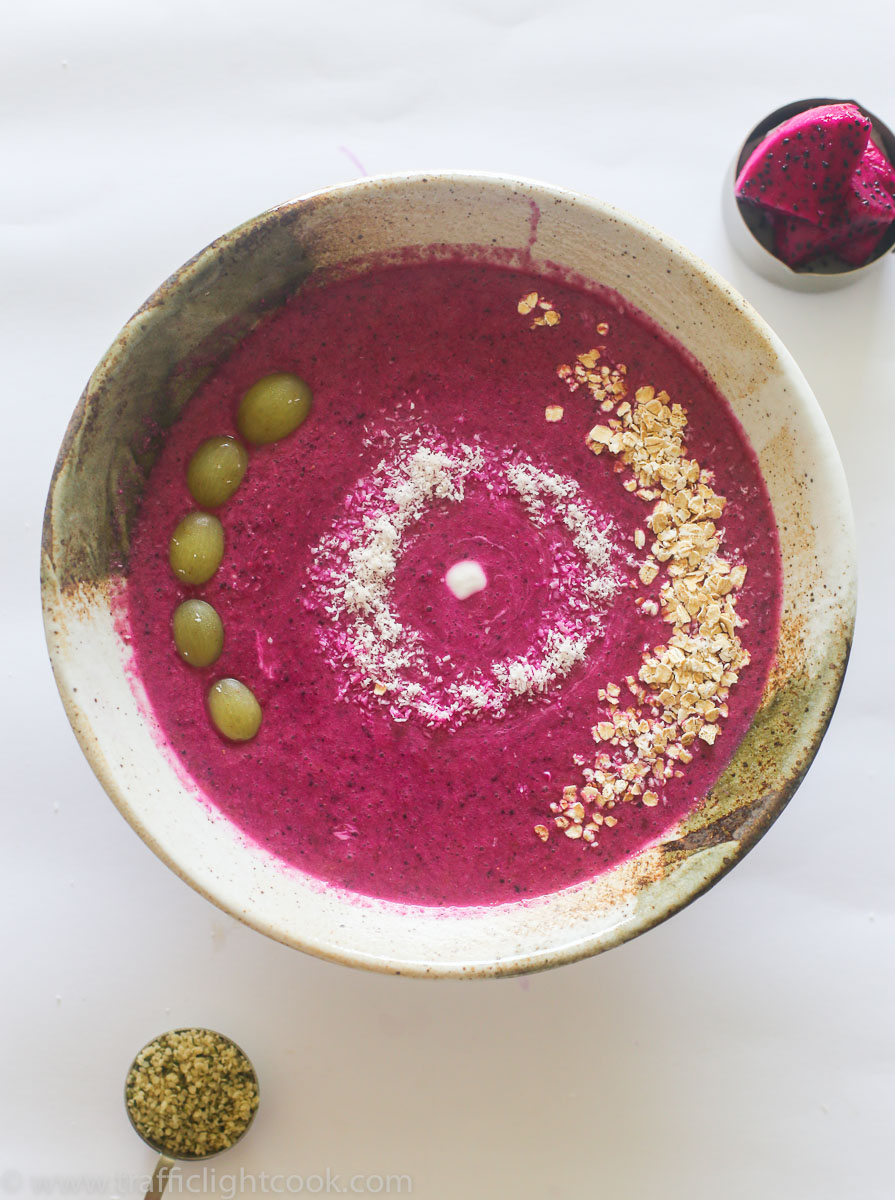 Dragon Fruit Smoothie Bowl