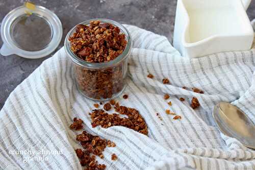 Crunchy almond granola
