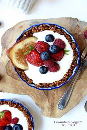 Granola and yogurt fruit tart