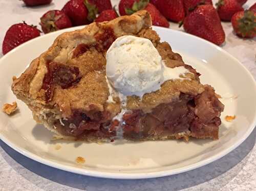 Strawberry Rhubarb Crumb Pie