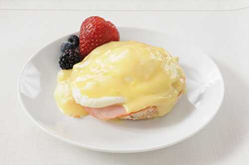Recipe for Eggs Benedict with a Deliciously Simple Homemade Sauce