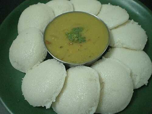 Idly and kadalai Mavu Chutney ( besan flour chutney /Bombay chutney )