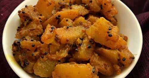 Yellow Pumpkin Curry / Kaddu ki Sabzi - Side dish for Poori / Chapathi ( no onion / no garlic) 