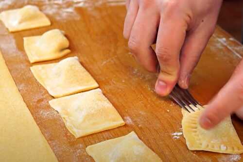 How To Make Homemade Spinach Ravioli & Mezzaluna Pasta - Food & Recipes