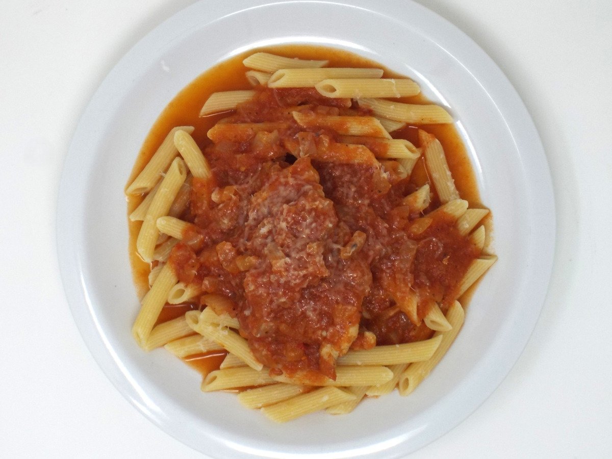 Boneless Chicken Kapama with Penne Pasta