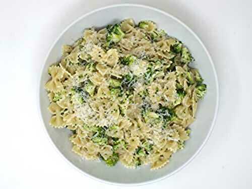 Broccoli Caesar Pasta Salad with Greek Yogurt Dressing