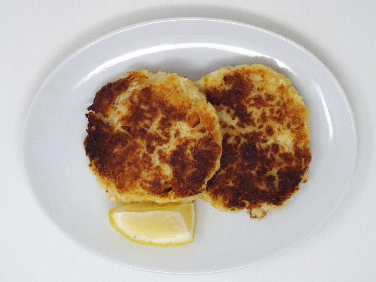 Crispy Cauliflower and Feta Cakes