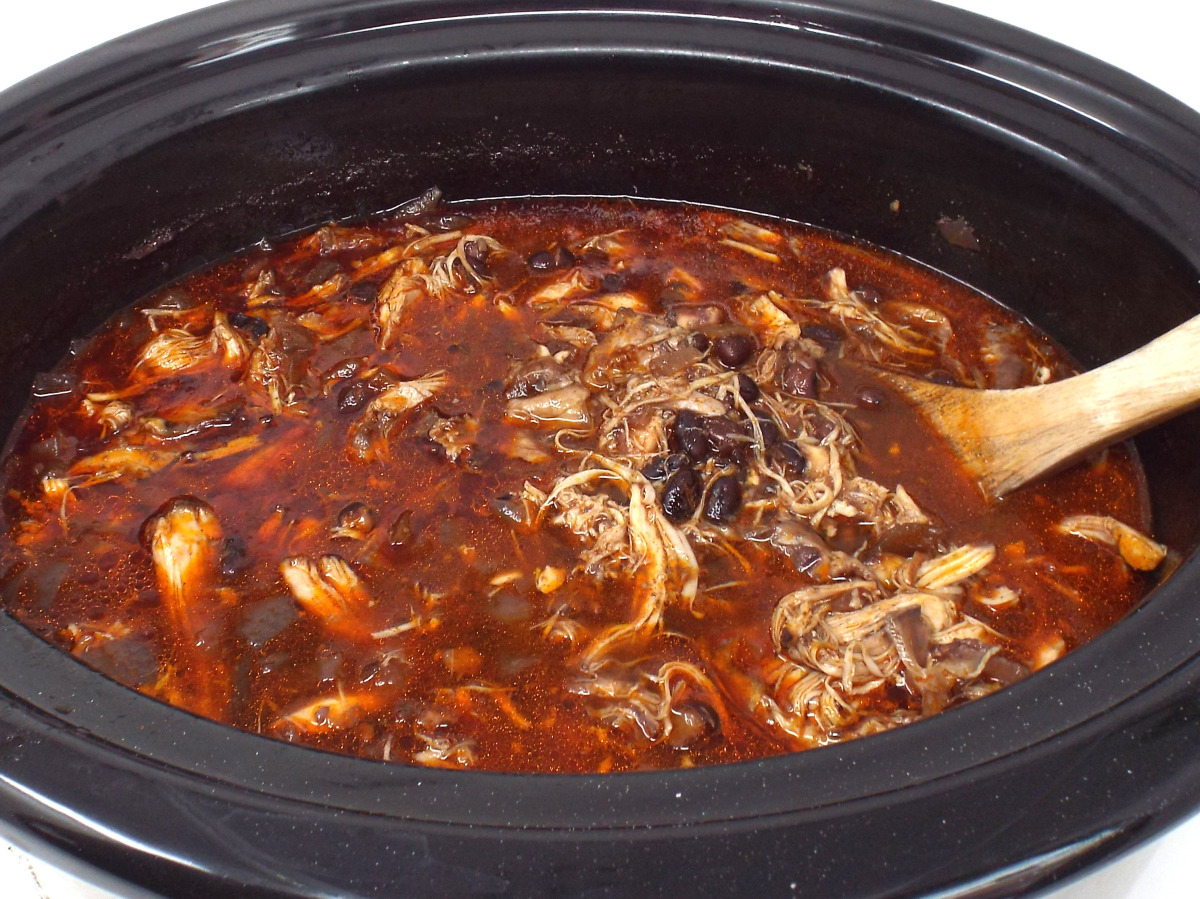 Easy Slow Cooker Chicken and Black Bean Soup