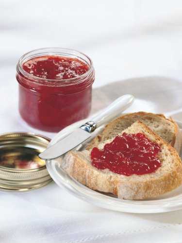 Complete Book of Home Preserving: 400 Delicious And Creative Recipes for Today