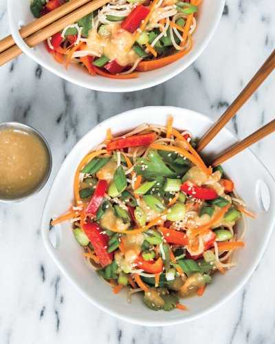 The Oh She Glows Cookbook: Over 100 Vegan Recipes to Glow from the Inside Out